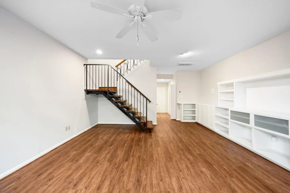 Unit for sale at 2100 Commonwealth Street, Houston, TX 77006