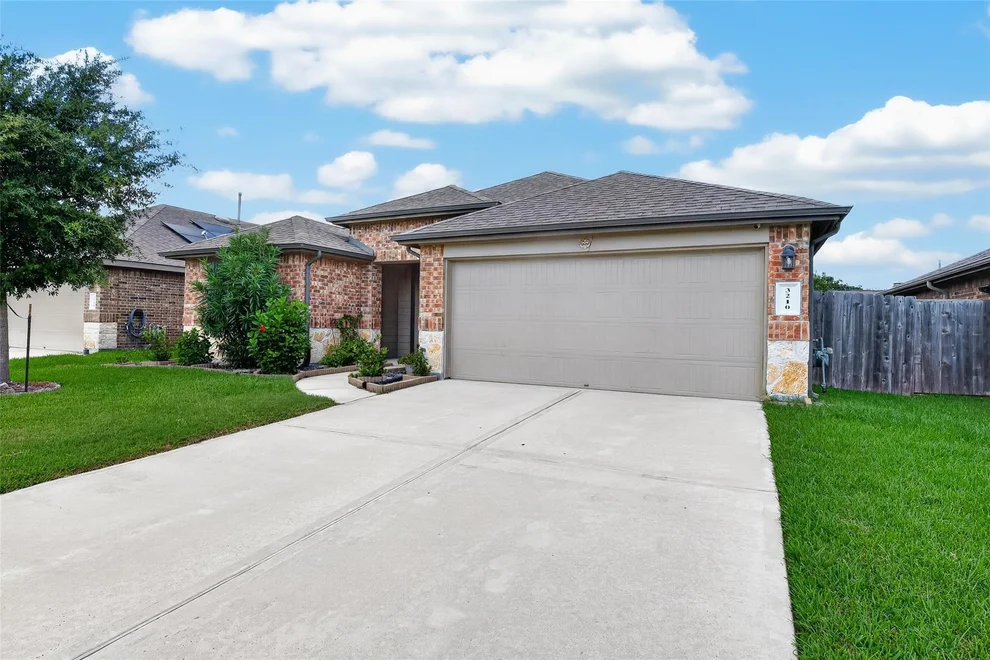 Unit for sale at 3210 Specklebelly Drive Drive, Baytown, TX 77521