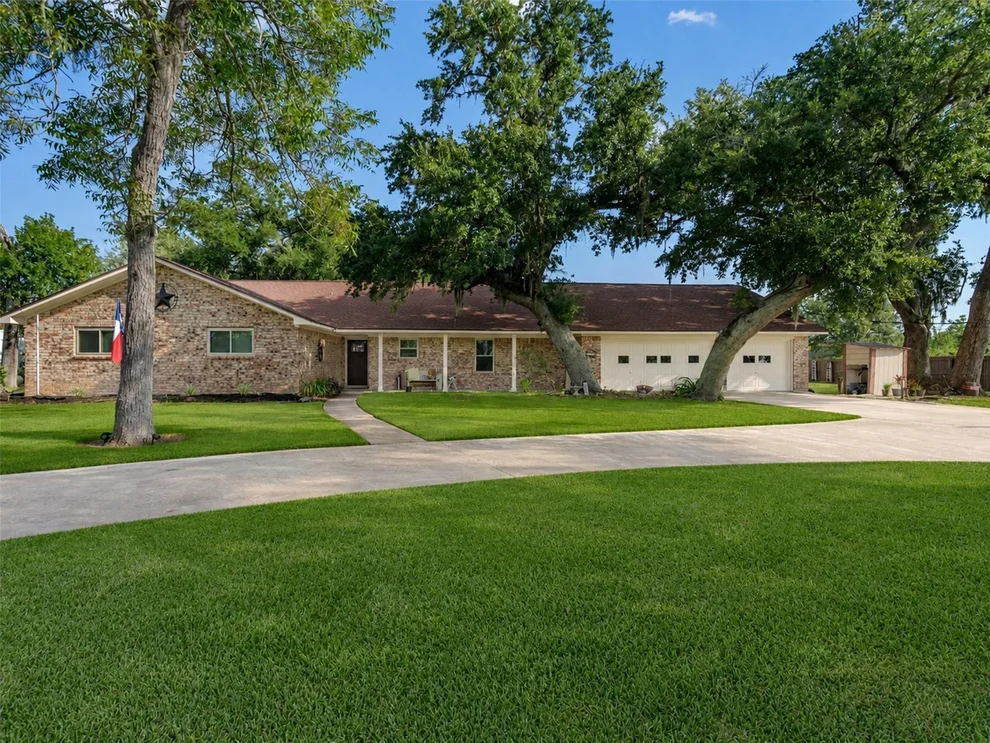 Unit for sale at 312 County Road 201, Angleton, TX 77515