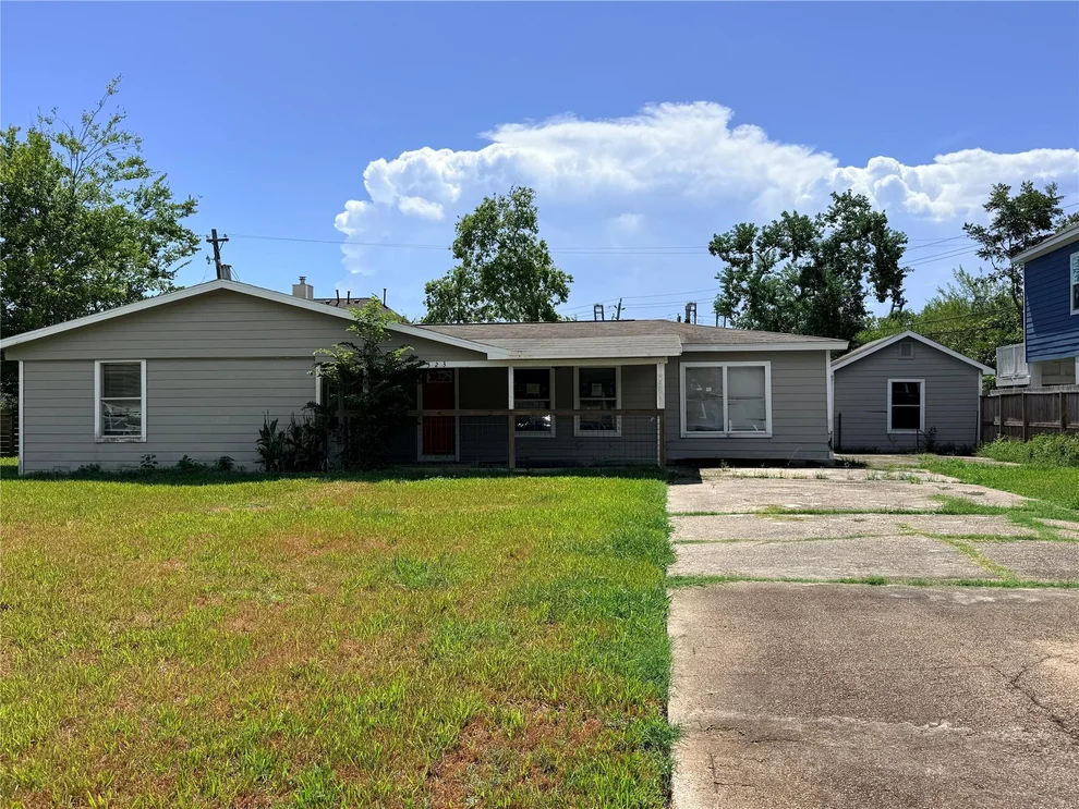 Unit for sale at 323 Seagrove Street, Shoreacres, TX 77571
