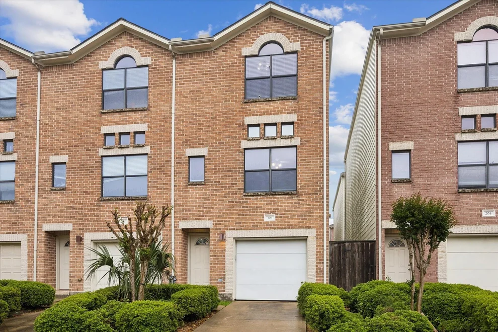 Unit for sale at 3501 Link Valley Drive, Houston, TX 77025