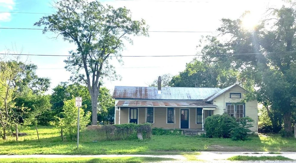 Unit for sale at 312 N Lavernia Street, Marion, TX 78124