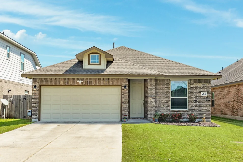 Unit for sale at 765 Rosewood Lane, Angleton, TX 77515