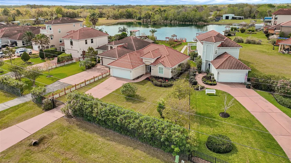 Unit for sale at 2767 Broadway Street, Dickinson, TX 77539