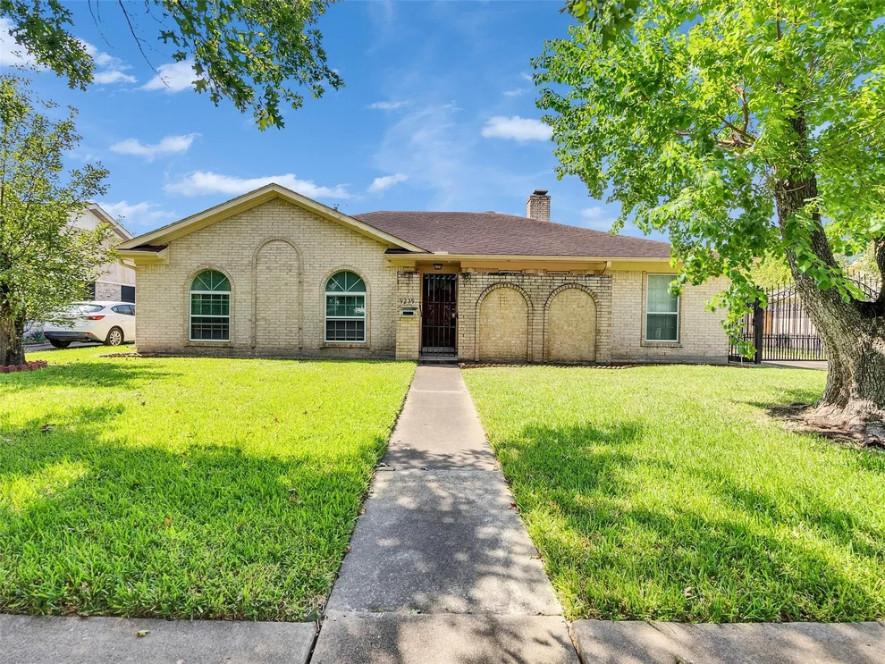 Unit for sale at 9239 Rowan Lane, Houston, TX 77036