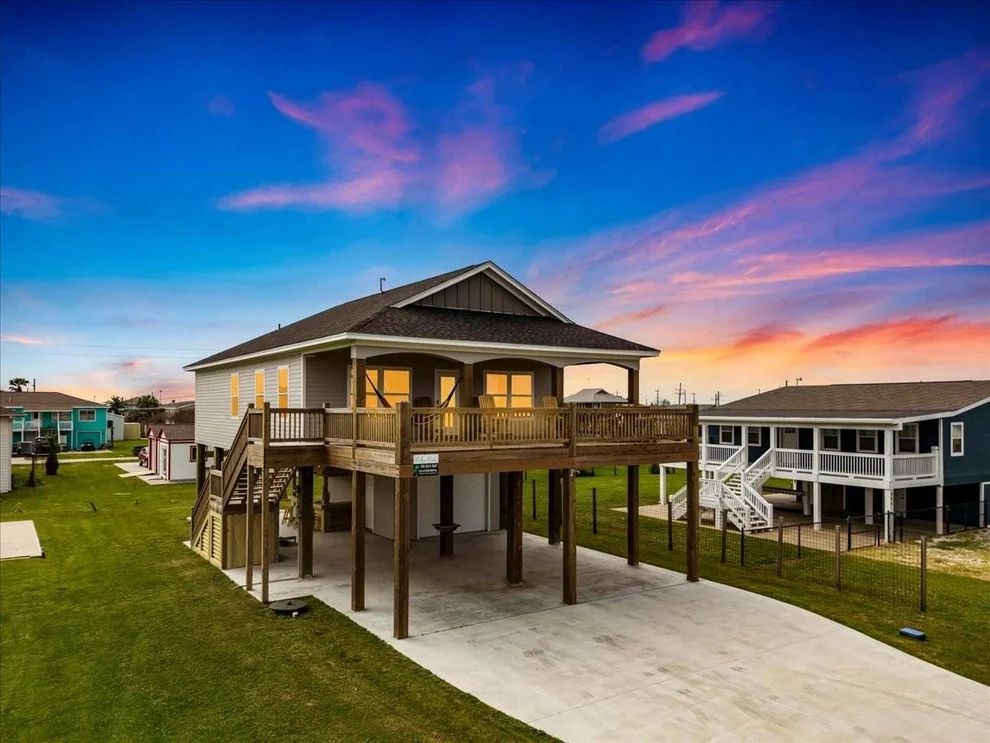 Unit for sale at 961 Palmetto Drive, Crystal Beach, TX 77650