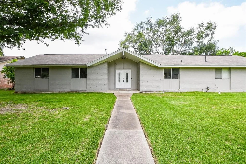 Unit for sale at 406 Shadylawn Street, Shoreacres, TX 77571