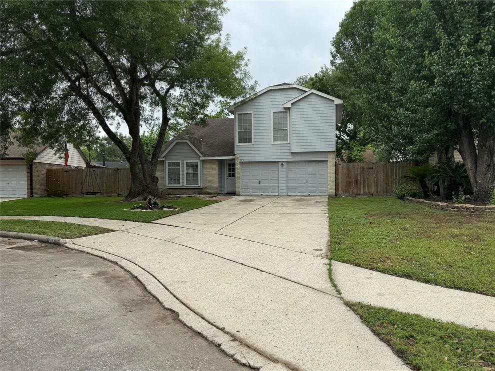 Unit for sale at 313 Thistlewood Court, League City, TX 77573