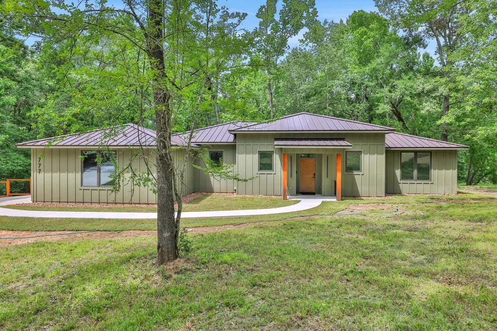 Unit for sale at 777 S Cape Royale Drive, Coldspring, TX 77331