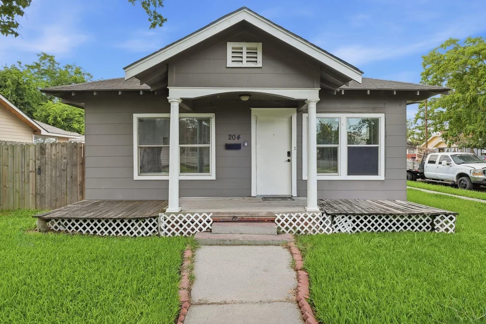 Unit for sale at 204 W Murrill Street, Baytown, TX 77520