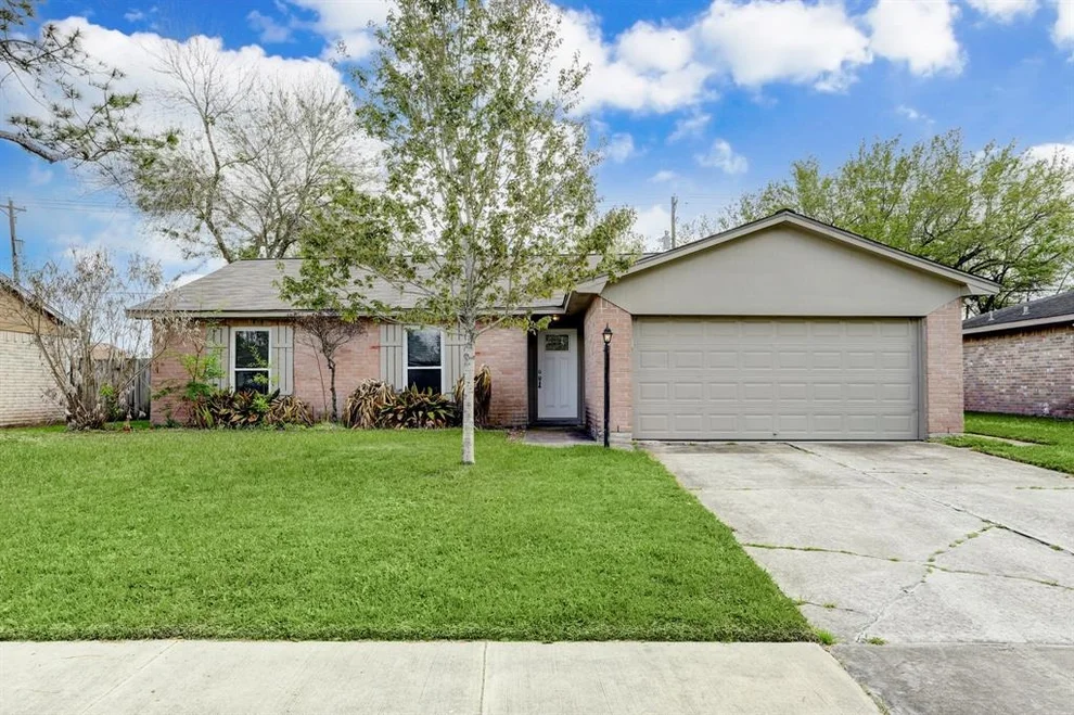 Unit for sale at 6219 Silver Leaf Drive, League City, TX 77573