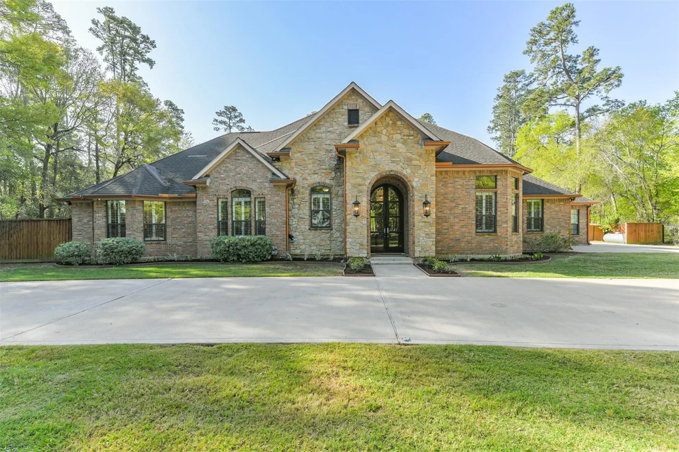 Unit for sale at 5 Hollow Glen Lane, Tomball, TX 77375