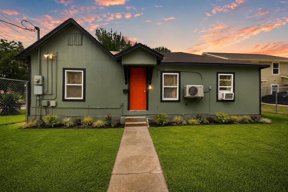 Unit for sale at 513 Avenue I, Conroe, TX 77301