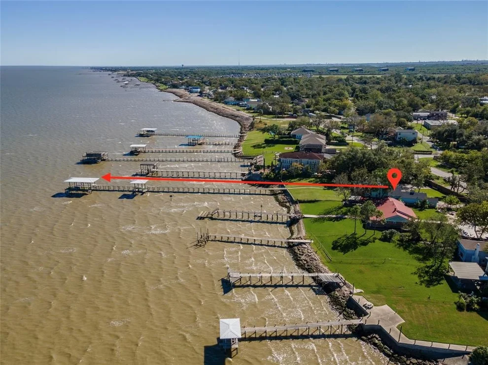 Unit for sale at 4111 Bayshore Drive, Bacliff, TX 77518