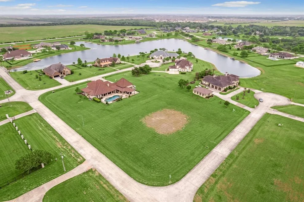 Unit for sale at 6801 E Brook Court, Dickinson, TX 77539