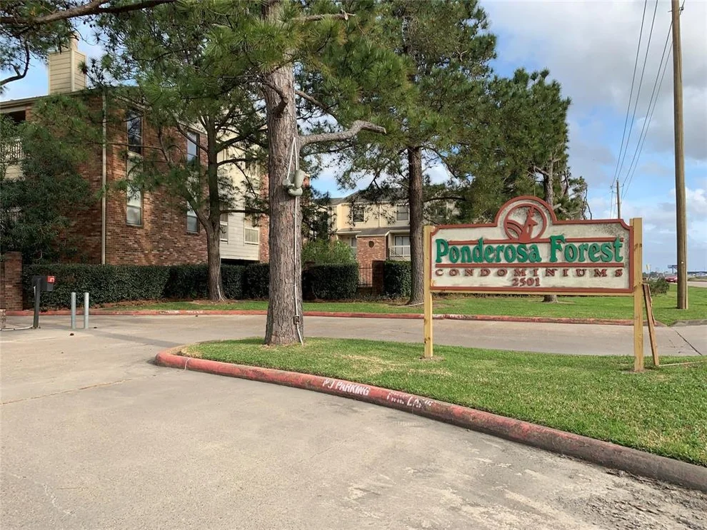 Unit for sale at 2501 Gulf Freeway, Dickinson, TX 77539