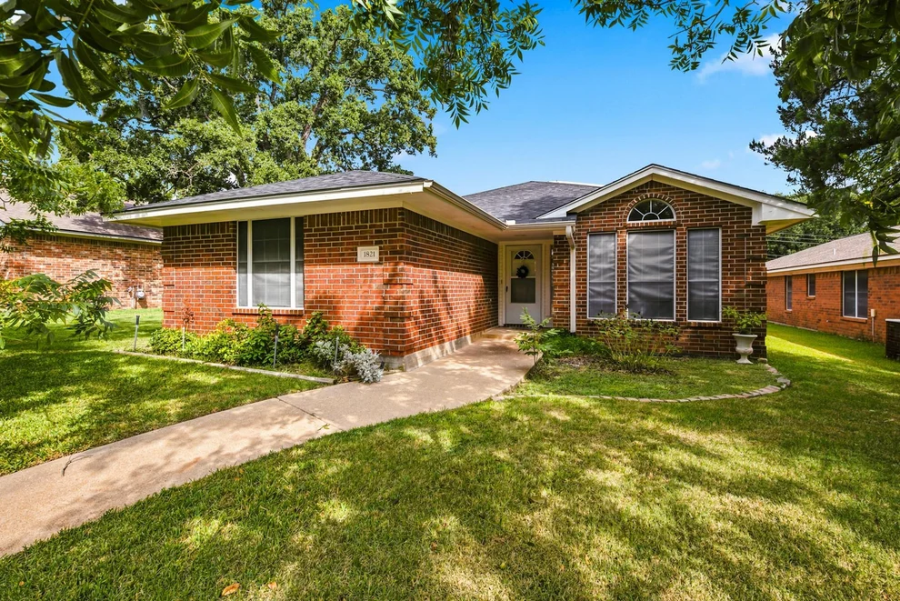 Unit for sale at 1821 Gettysburg Lane, Bryan, TX 77802