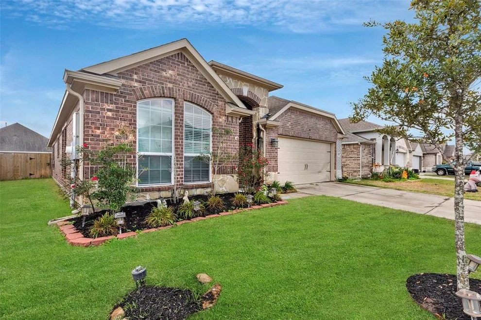 Unit for sale at 5171 Dry Hollow Drive, Alvin, TX 77511