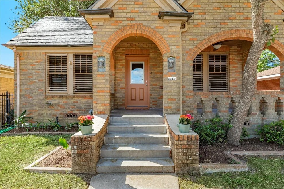 Unit for sale at 2215 Avenue O 1/2, Galveston, TX 77550