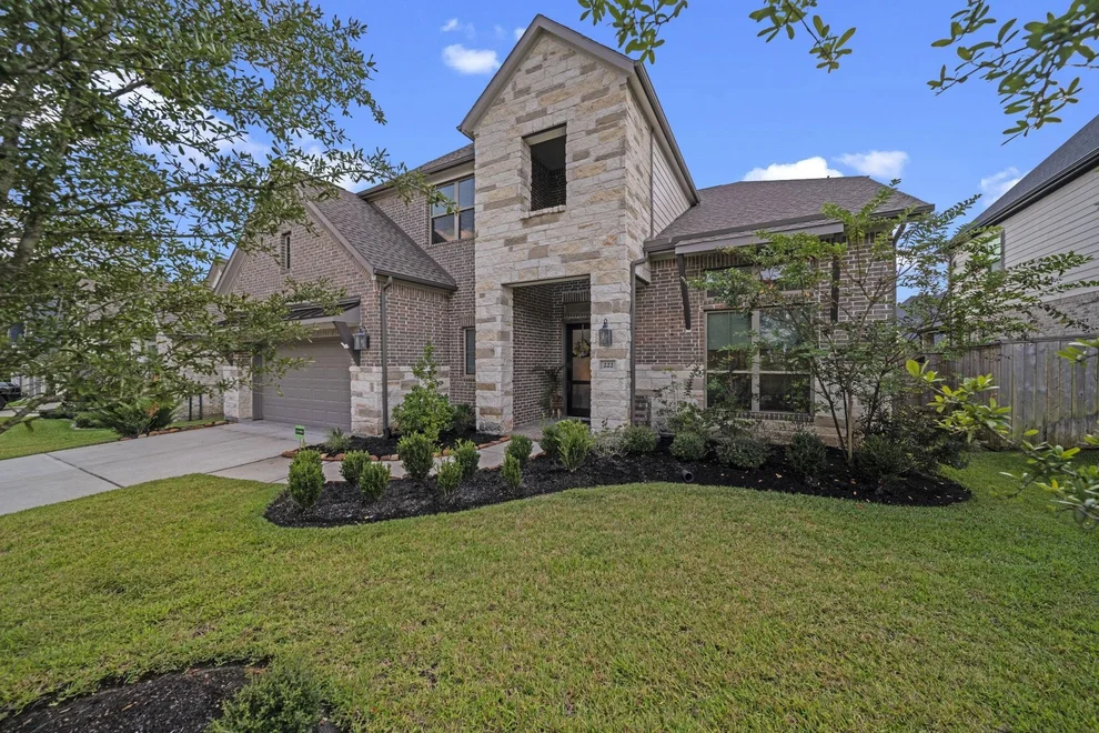 Unit for sale at 222 Patina Sorrel Drive, Montgomery, TX 77316