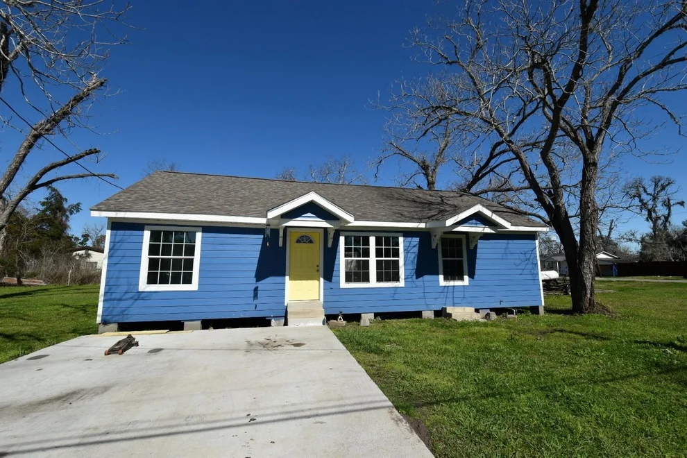 Unit for sale at 504 Cedar Street, Sweeny, TX 77480