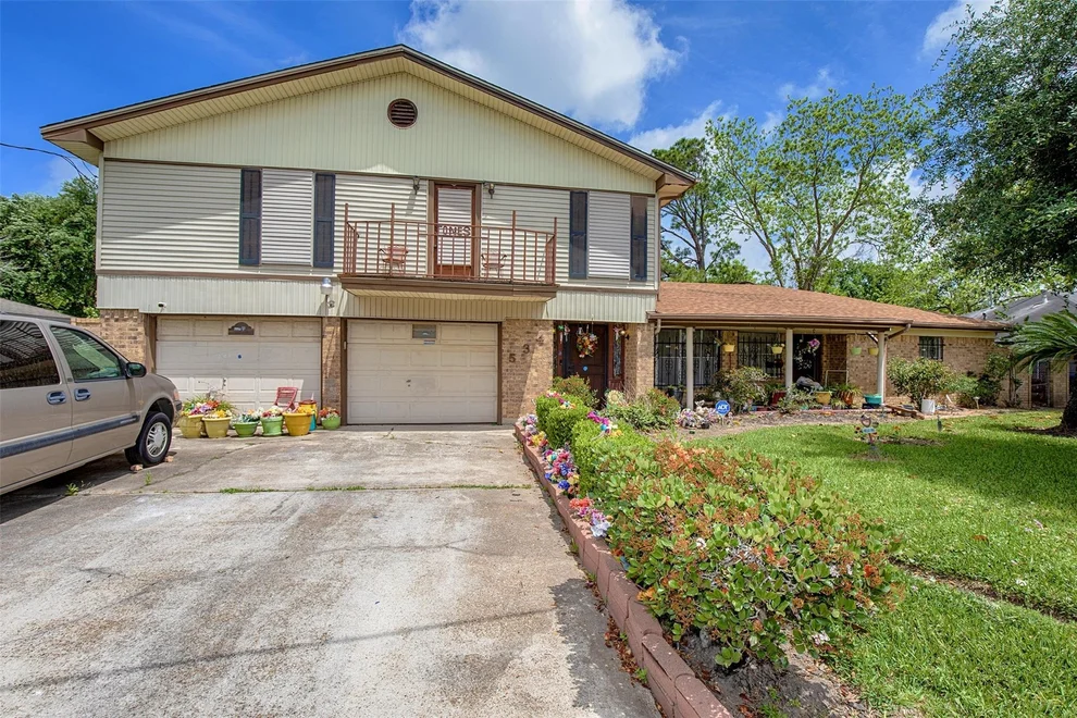 Unit for sale at 534 N Vionett Lane, Texas City, TX 77591