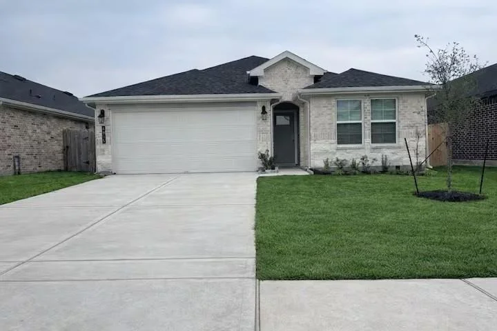 Unit for sale at 4915 Oakwood Drive, Fresno, TX 77545