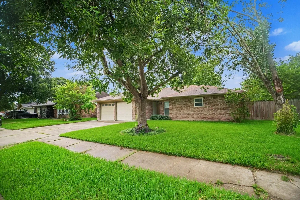 Unit for sale at 2313 Goodrich Street, Pearland, TX 77581