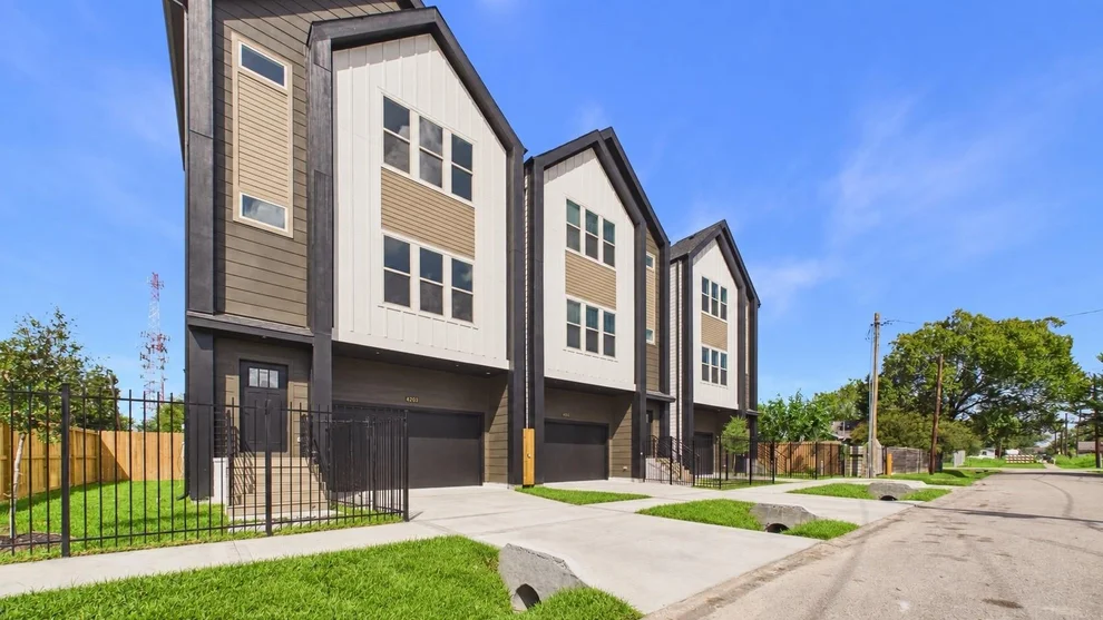 Unit for sale at 4205 Arlington Street, Houston, TX 77018