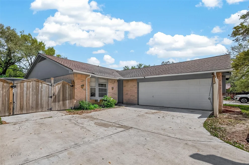Unit for sale at 16643 Seawolf Drive, Houston, TX 77062