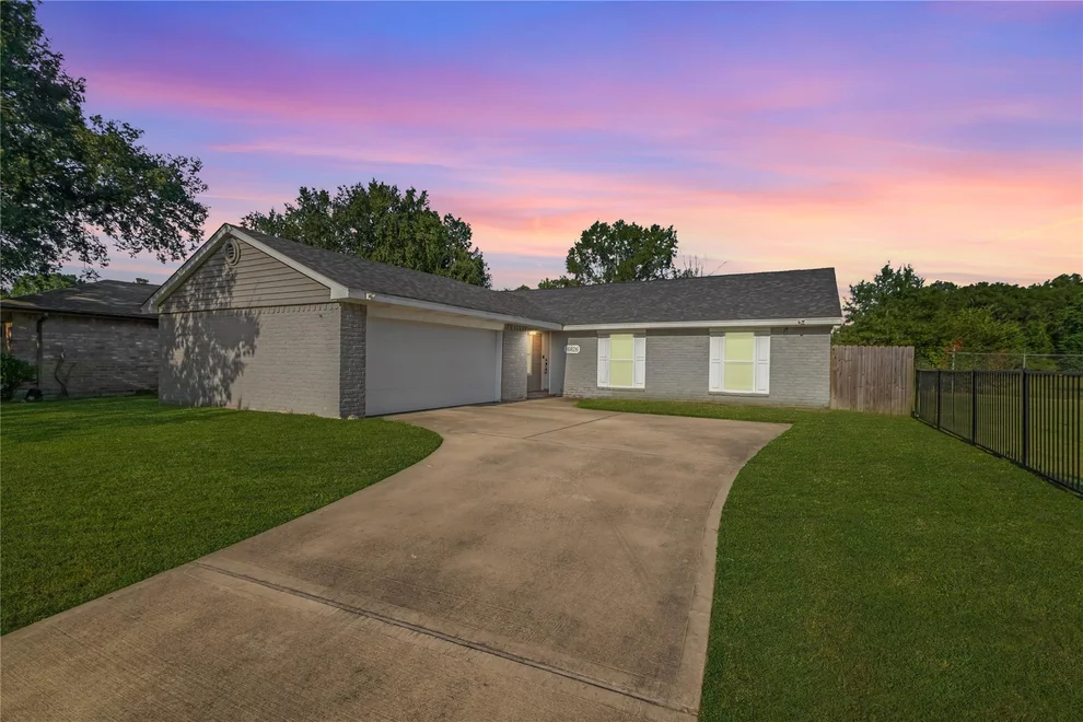Unit for sale at 16826 Gleneagle Drive N, Conroe, TX 77385