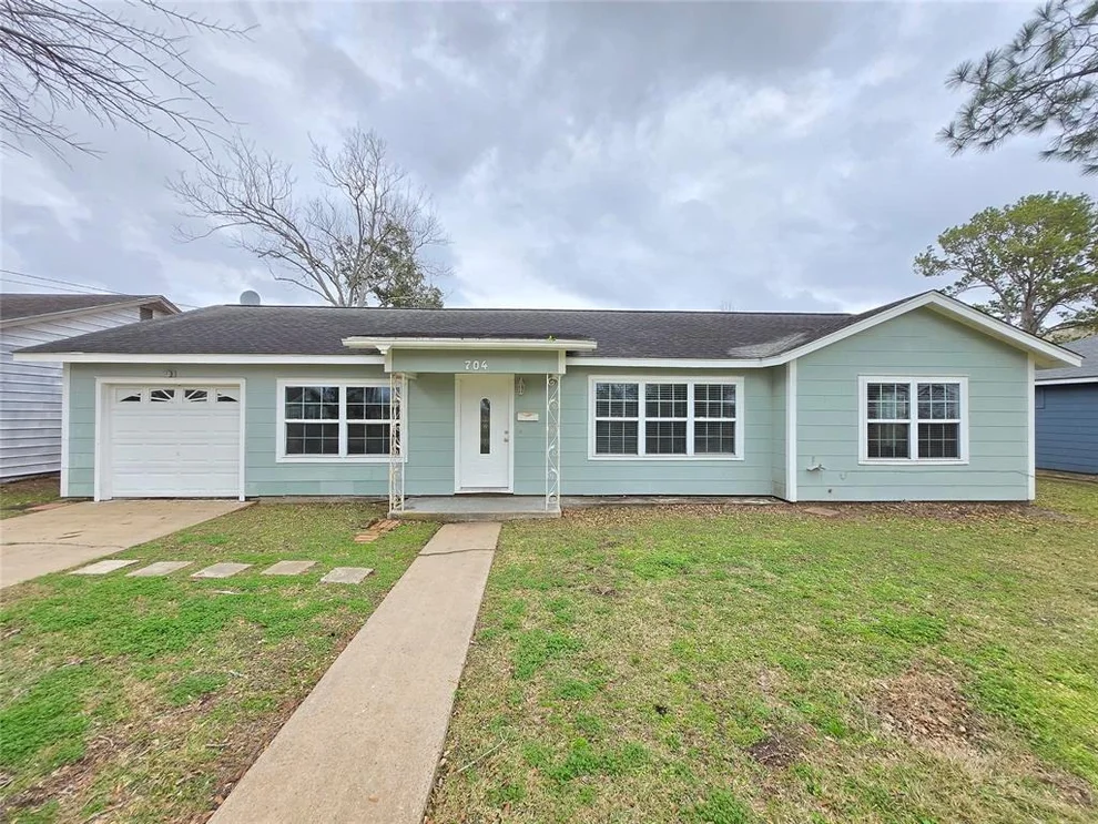 Unit for sale at 704 Farley Street, El Campo, TX 77437