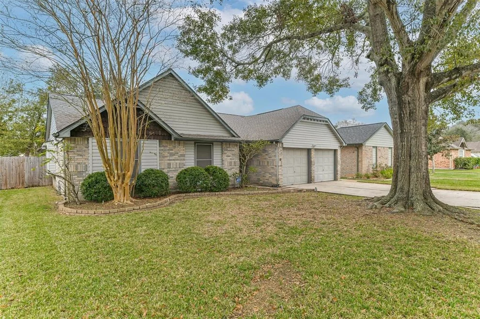 Unit for sale at 412 Starborrough Drive, League City, TX 77573