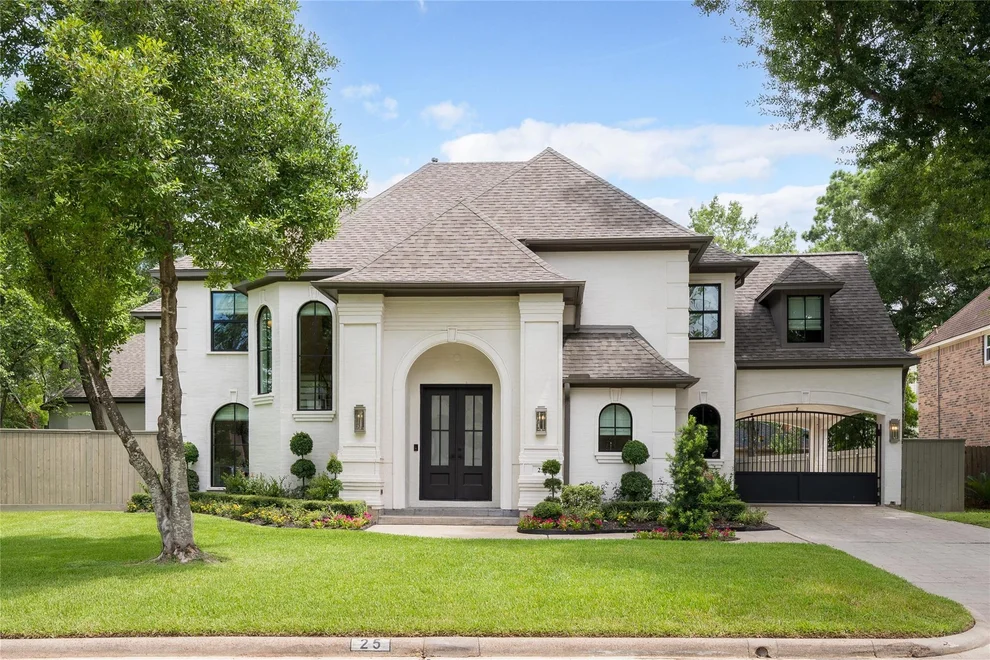 Unit for sale at 25 Woodsborough Circle, Spring Valley Village, TX 77055