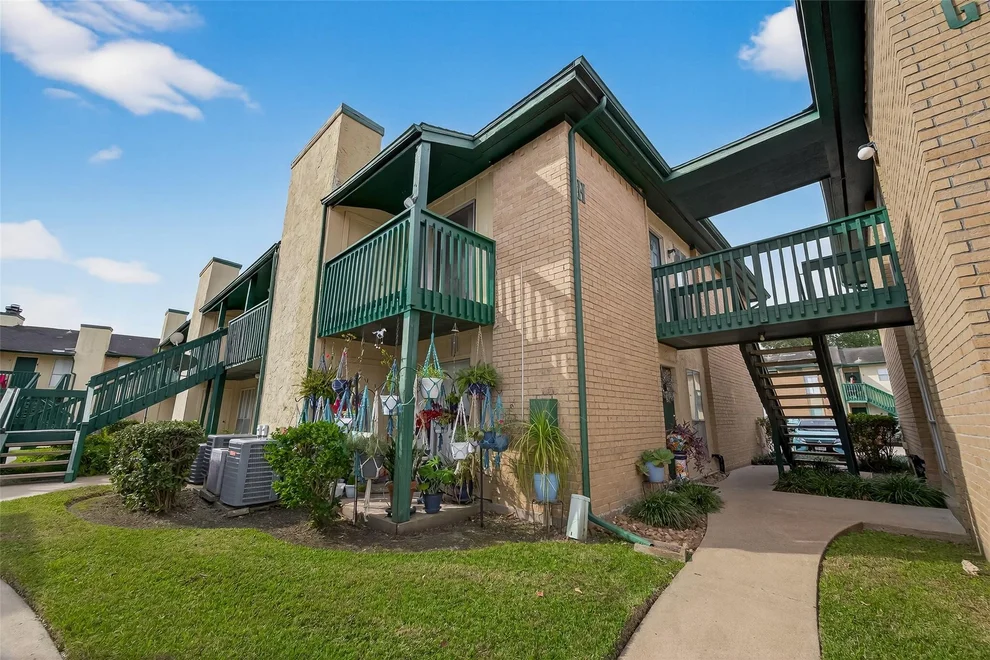 Unit for sale at 1516 Bay Area Boulevard, Houston, TX 77058