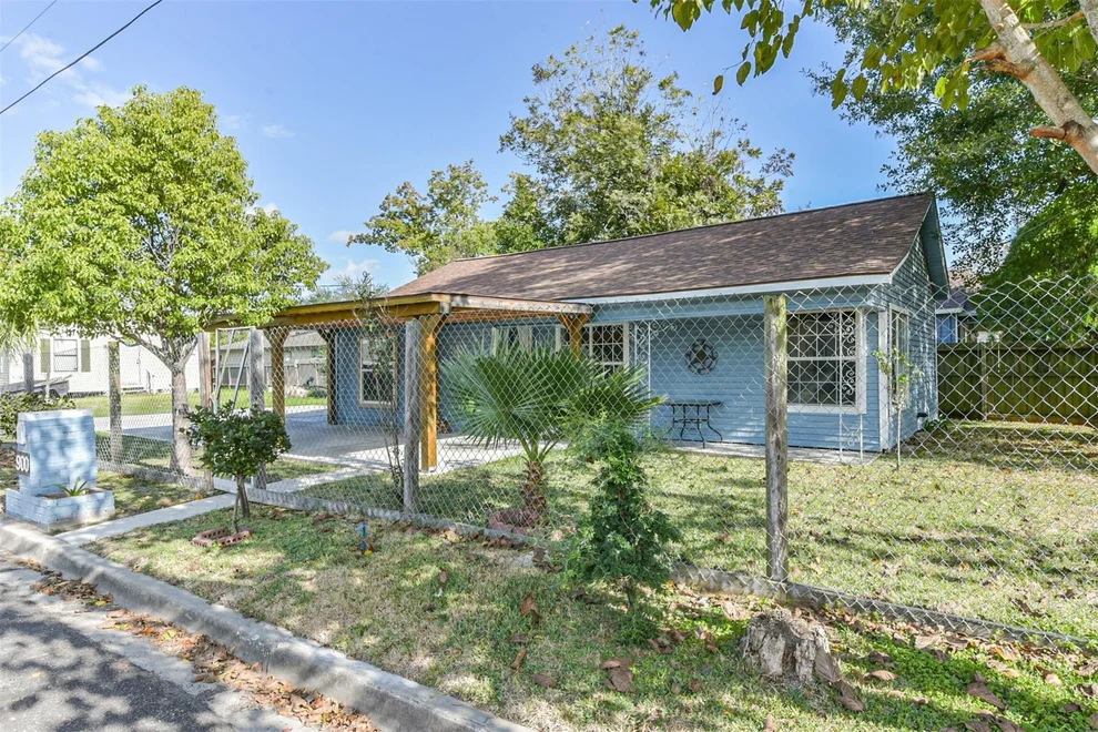 Unit for sale at 900 N 8th Street, Baytown, TX 77520