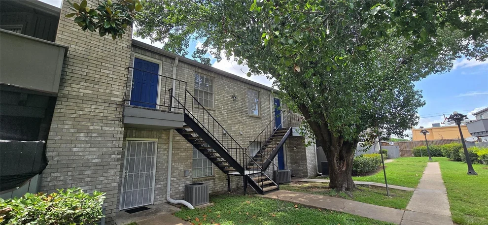 Unit for sale at 9700 Leawood Boulevard, Houston, TX 77099