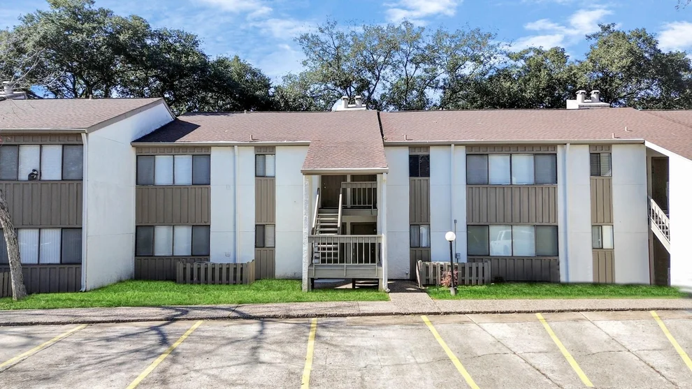 Unit for sale at 12100 Melville Drive, Montgomery, TX 77356