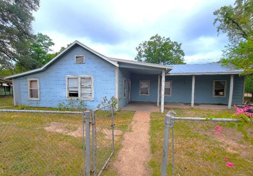 Unit for sale at 502 Center Street, Alleyton, TX 78935
