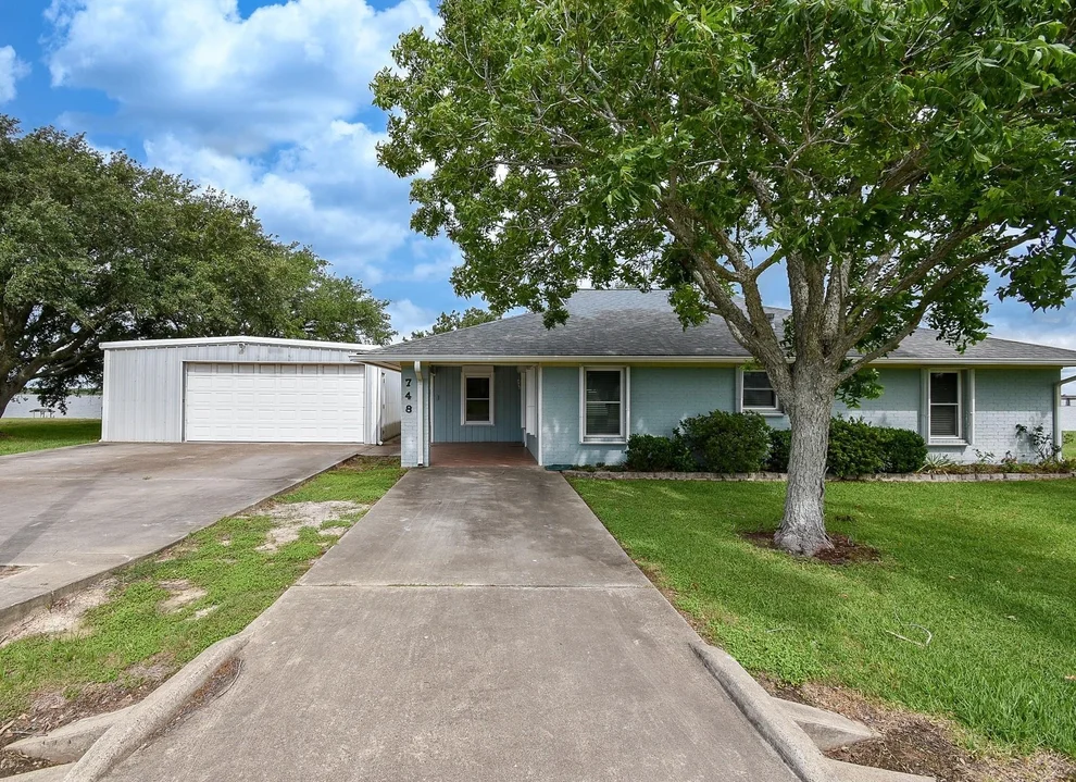 Unit for sale at 748 W Bayshore Drive, Palacios, TX 77465