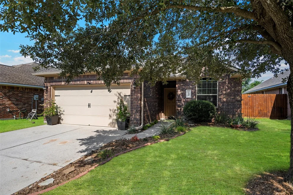 Unit for sale at 7210 Lyndhurst Village Lane, Spring, TX 77379