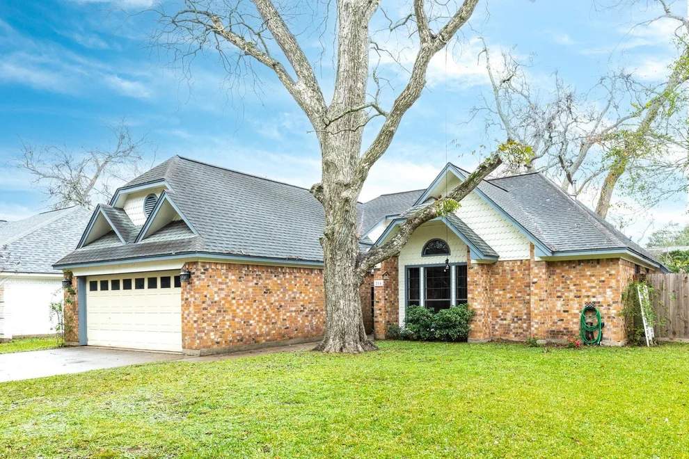 Unit for sale at 214 Zinnia Street, Lake Jackson, TX 77566