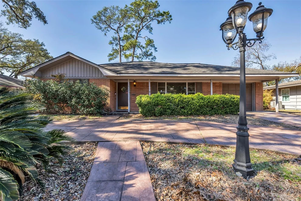 Unit for sale at 4825 Ella Boulevard, Houston, TX 77018