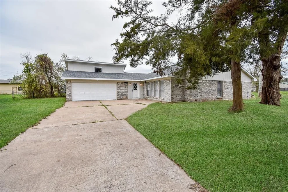 Unit for sale at 226 E Elm Street, Brazoria, TX 77422