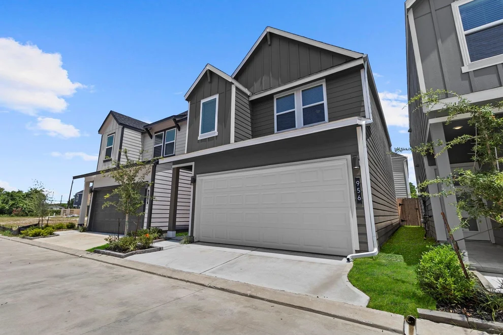 Unit for sale at 956 Green Vines Lane, Houston, TX 77091