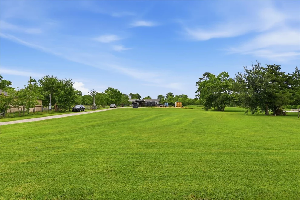 Unit for sale at 7601 Avenue P, Santa Fe, TX 77510