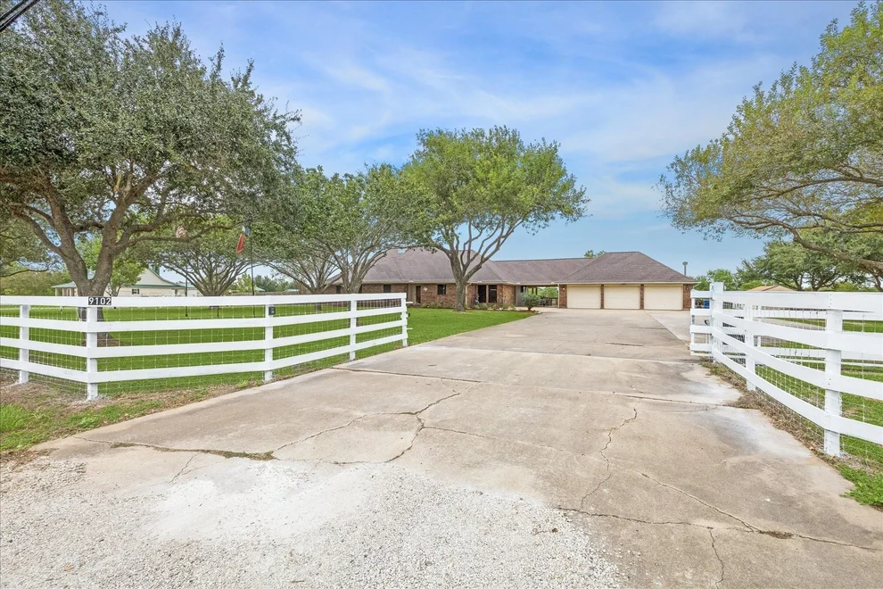 Unit for sale at 9102 N Humble Camp Road, Dickinson, TX 77539