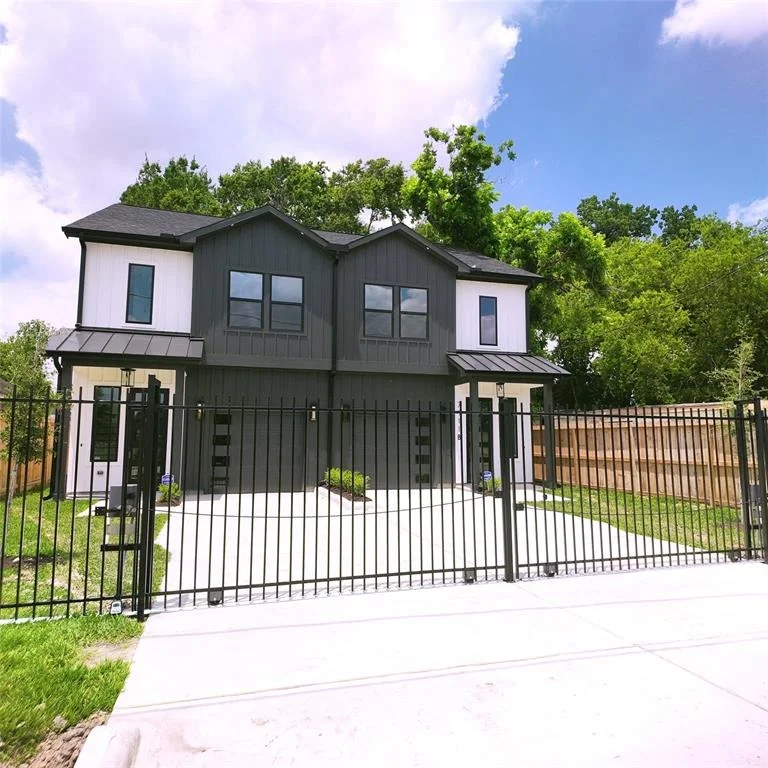 Unit for sale at 7911 Carver Rd, Houston, TX 77088