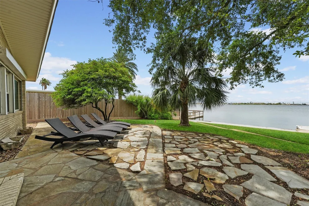 Unit for sale at 18 S Shore Drive, Galveston, TX 77551