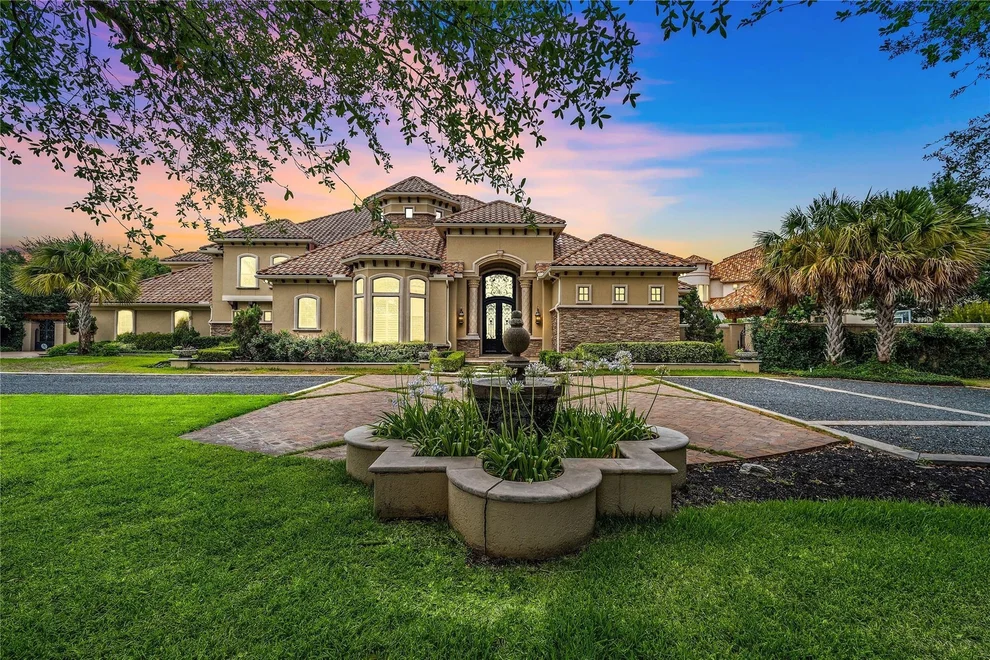 Unit for sale at 12 Retreat Boulevard, Richmond, TX 77469